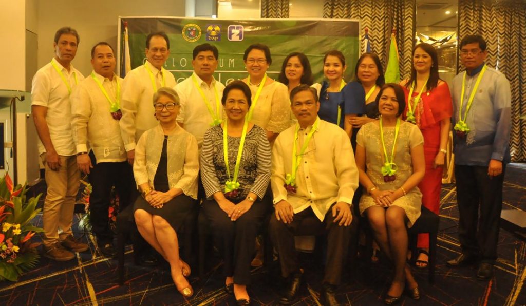 Central Luzon Batch 1 graduates with (front row L-R) Associate Dean Dr. Ma. Corazon Lopez, former Health Secretary Esperanza Cabral, DAP SVP Bernardo Dizon, and DOH Region III Director Leonita Gorgolon. 